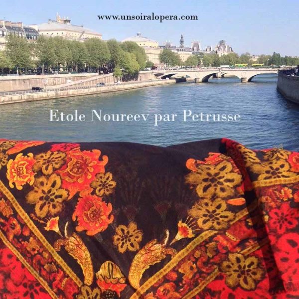 Petrusse Wool stole - The Rudolf Nureyev Collection - Image 4
